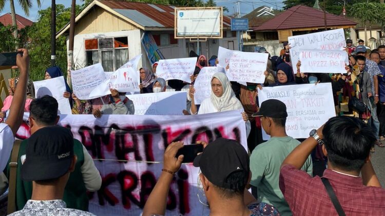 Ratusan Masyarakat Payakumbuh Tuntut Bawaslu Usut Tuntas Dugaan Politik Uang 1 Aksi damai terkait dugaan politik uang di Payakumbuh. (dok. istimewa)