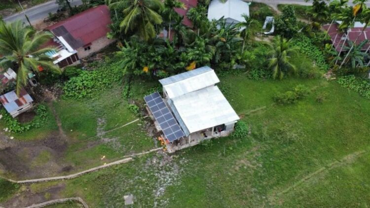 Foto udara bank sampah Teluk Kabung Tengah di Kota Padang, Sumatera Barat. (Antara/HO-Humas Pertamina Patra Niaga Sumbagut Teluk Kabung)