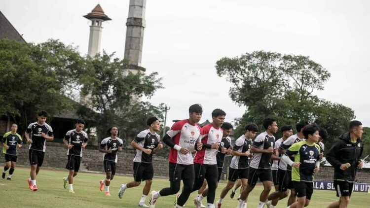 Lawan Filipina, Ini Prediksi Susunan Pemain Timnas Indonesia 1 Sejumlah pesepak bola timnas Indonesia mengikuti latihan jelang pertandingan Asean Cup 2024 di Stadion Sriwedari, Solo, Jawa Tengah, Rabu (18/12/2024). ANTARA FOTO/Mohammad Ayudha/YU