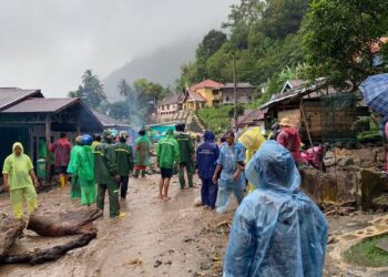 Tanah Longsor Landa Agam, Empat Rumah dan Satu Bengkel Dilaporkan Rusak 10 Hujan lebat yang mengguyur wilayah Kabupaten Agam memicu tanah longsor di Jorong Sigiran, Nagari Tanjung Sani, Kecamatan Tanjung Raya, pada Senin (23/12/2024) siang. (dok. BPBD Agam)