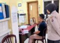 Pendamping asrama yang diduga melakukan tindakan asusila terhadap tiga siswa laki-laki di SMP Maria Padang diperiksa intensif oleh tim PPA Polresta Padang. (dok. istimewa)