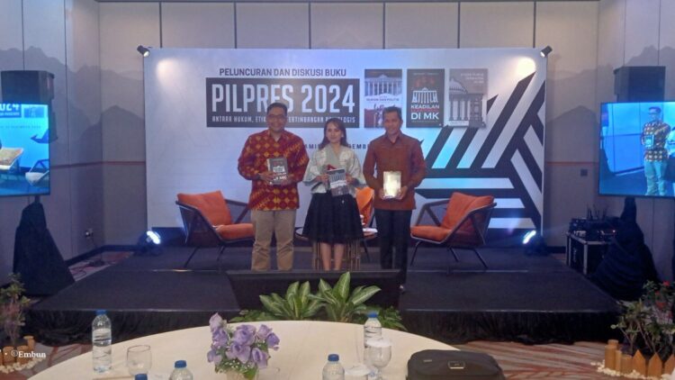 Tiga Buku Todung Mulya Lubis Diluncurkan Serentak di 5 Kota, Isinya Soroti Pilpres 2024 1 peluncuran tiga buku Todung Mulyana Lubis di Padang