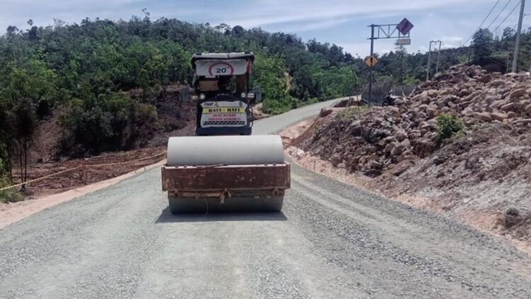 Jalan Lintas Riau-Sumbar Dibuka, Uji Coba untuk Semua Kendaraan 1 Pengerjaan trase baru jalan lintas Riau-Sumbar. (dok. infopublik)