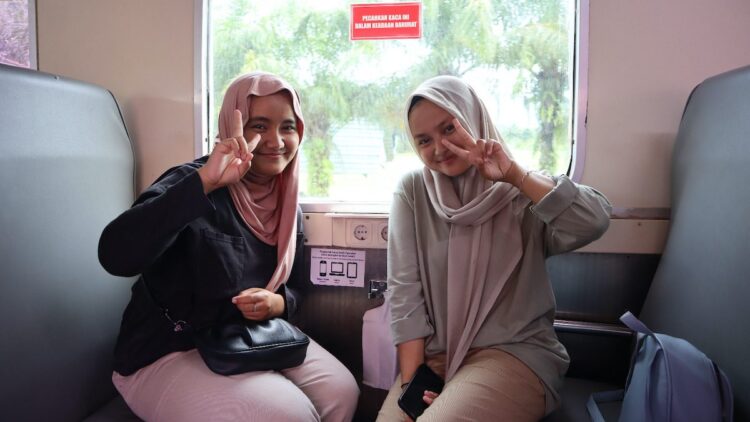 Penumpang kereta di KAI Divre II Sumbar pada periode minggu pertama libur Nataru. (dok. Humas)