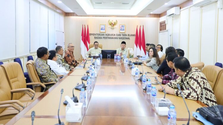 34 Ribu Pegawai Kementerian ATR/BPN Akan Jadi Duta Penyebar Informasi Kebijakan Pemerintah 1 Pertemuan Menteri ATR:BPN dan jajaran eselon 1 di Kementerian. (dok. ATR/BPN)