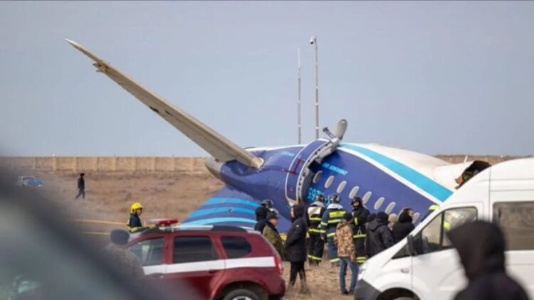 Sedikitnya 38 orang tewas dalam kecelakaan pesawat Azerbaijan Airlines (AZAL) di dekat kota Aktau, Kazakhstan, pada Rabu (25/12/2024). /ANTARA/Anadolu/py