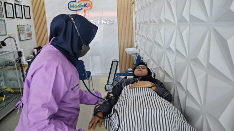 Pos kesehatan gratis di KAI Divre II Sumbar. (dok. Humas KAI)