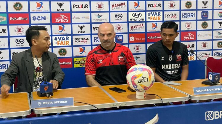Madura United Bertekad Akhiri Tren Buruk saat Menjamu Semen Padang FC di Kandang 1 Prematch press conference Madura United vs Semen Padang FC. (dok. LIB)