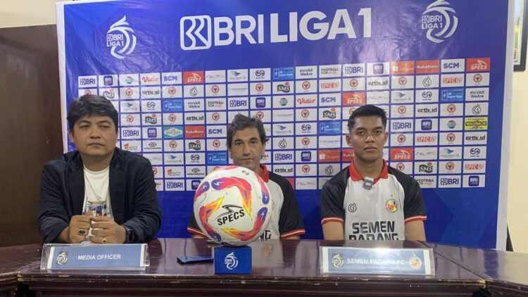Lawan Arema FC Jadi Momentum Keluar dari Zona Merah bagi Semen Padang FC 1 Prematch press conference Semen Padang FC vs Arema FC. (dok. MO SPFC)