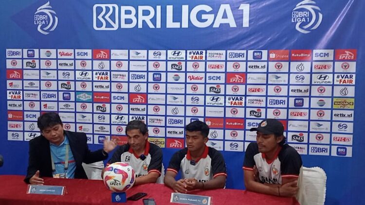 Jamu Pemuncak Klasemen, Semen Padang FC bak David Lawan Goliath 1 Prematch press conference Semen Padang FC vs Persebaya. (dok. Radarsumbar)