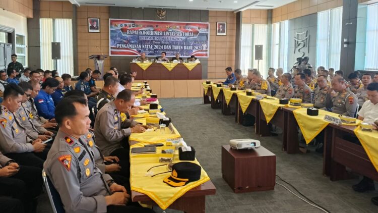 Polda Siapkan 2.399 Personel untuk Pengamanan Nataru di Sumbar 1 Rakor lintas sektoral di Polda Sumbar untuk pengamanan Nataru. (dok. istimewa)
