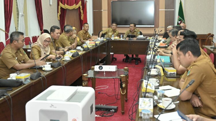 Penerbangan Padang-Singapura Segera Dibuka, Wapres Direncanakan Hadir saat Pembukaan 1 Rapat antar OPD Pemprov Sumbar terkait pembukaan rute Padang-Singapura. (dok. adpsb)