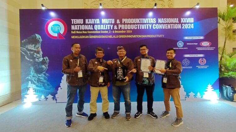 Tim Inovasi PT Semen Padang Sabet 1 Diamond, 9 Platinum dan 6 Gold di Ajang TKMPN 2024 1 Tim inovasi PT Semen Padang raih penghargaan. (dok. istimewa)