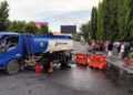 Truk Pertamina hantam dua motor di depan Basko Hotel dan Grand Mall, Padang. (dok. istimewa)