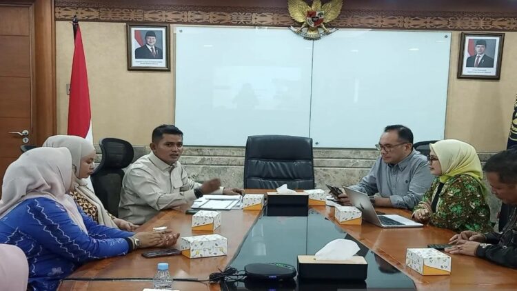 Wakil Bupati (Wabup) Solok Jon Firman Pandu saat mengunjungi Kemenparekraf dalam rangka meminta bantuan untuk pengembangan objek wisata di daerah Kabupaten Solok, Sumatera Barat. ANTARA/HO-Diskominfo Solok.