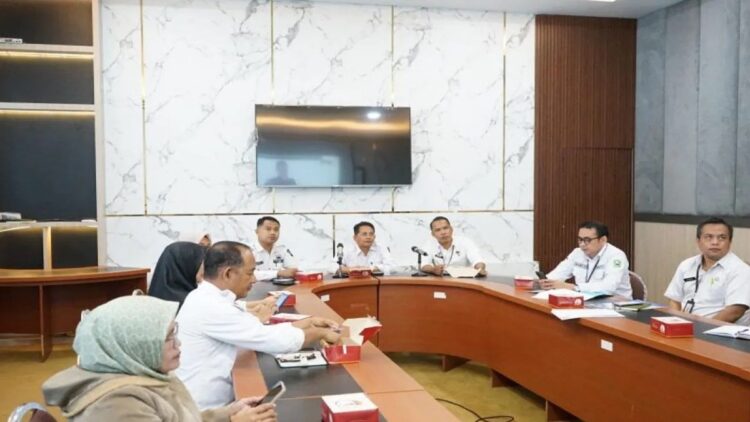 Pemerintah Kabupaten Solok Optimistis Tingkatkan Integritas dan Cegah Korupsi di 2025 1 Sejumlah pimpinan organisasi perangkat daerah (OPD) di lingkup Pemkab Solok saat mengikuti pengumuman hasil Survei Penilaian Integritas (SPI) tahun 2024 secara daring. ANTARA/HO-Diskominfo Solok.