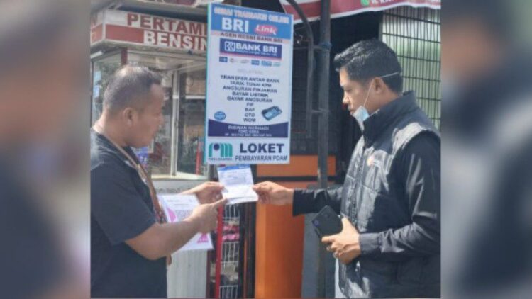 Desa Sentral Baru Kecamatan Bermani Ulu Kabupaten Rejang Provinsi Bengkulu kini memiliki akses ke layanan perbankan yang lebih dekat dan lebih mudah berkat keberadaan AgenBRILink milik Riswan Nurhadi.