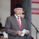 Gubernur Mahyeldi memberi sambutan saat upacara HAB ke-79 di halaman Kantor Gubernur Sumbar. (dok. adpsb)