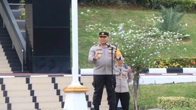 Polda Sumbar Bentuk Tim Gabungan Perangi Tawuran dan Balap Liar di Padang 1 Wakapolda Sumbar Brigjen Pol Gupuh Setiyono saat memimpin apel pasukan di Kantor Polda Sumbar, pada Jumat (10/1). ANTARA/HO-PoldaSumbar