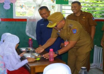 Program Makan Bergizi Gratis Dimulai di Payakumbuh, Siswa Sambut Positif Inisiatif Pemerintah