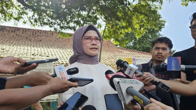 Juru Bicara Kantor Komunikasi Kepresidenan Adita Irawati saat ditemui usai meninjau pelaksanaan program Makan Bergizi Gratis di SDN Lengkong Gudang Tangerang Selatan Banten, Senin (13/1/2025). ANTARA/Livia Kristianti.