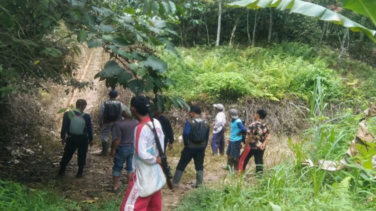 Resor Konservasi Wilayah II Maninjau BKSDA Sumbar bersama warga Pagadih Hilia, Nagari Pagadih, Kecamatan Palupuh, Kabupaten Agam, sedang melakukan patroli. Dok HO/BKSDA Sumbar