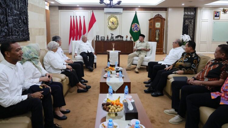 Menteri Nusron dan Basuki Sepakat Percepat Pengukuran Tanah di IKN: Oleh Certified Surveyor Berkompeten 1 Kementerian ATR/BPN percepat pengukuran tanah di IKN. (dok. ATR/BPN)