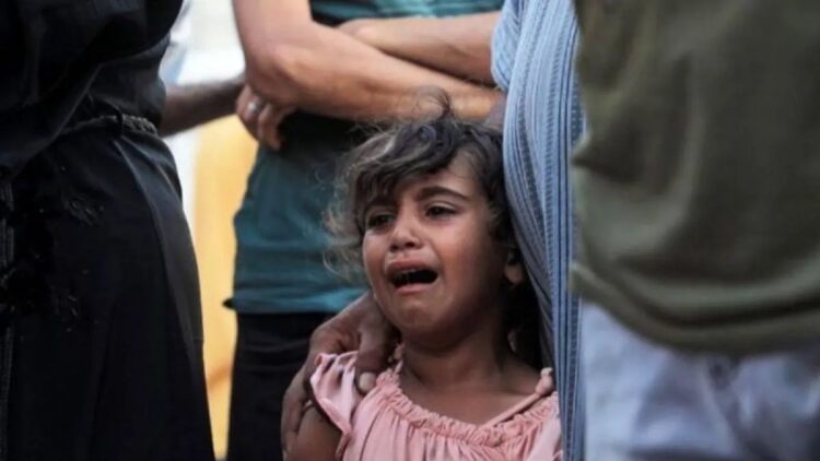 Jumlah Korban Tewas Akibat Serangan Israel di Gaza Meningkat jadi 48.329 Orang 1 Seorang anak perempuan menangisi kerabatnya yang tewas dalam serangan Israel di RS Nasser, Khan Younis, Jalur Gaza selatan, pada 21 Juni 2024. (ANTARA/Xinhua/Rizek Abdeljawad/aa.)