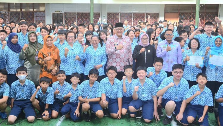 Pj Wako Padang apresiasi peluncuran buku antologi cerpen SMP Maria. (dok. Prokopim)