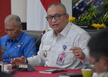 Pj Wali Kota Padang Andree Algamar gelar rapat terkait MBG di Padang. (dok. Prokopim)
