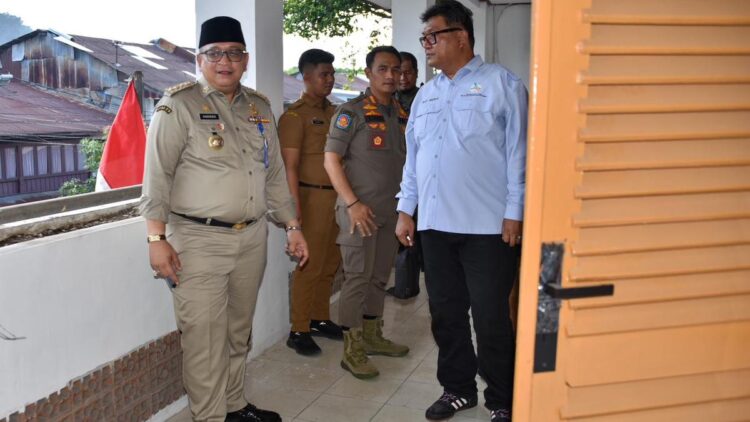 Pemko Padang Jadikan Gedung Joang Sekretariat Badan Pengelola Kawasan Kota Tua 1 Pj Wali Kota Padang cek kesiapan Gedung Joang untuk menjadi Kantor Badan Pengelola Kota Tua. (dok. Humas Pemko Padang)