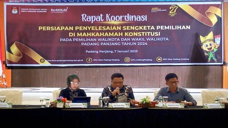 KPU Padang Panjang Tunda Penetapan Wako Terpilih hingga Hasil Gugatan Pilkada 2024 Dikeluarkan MK 1 Menghadapi sidang sengketa PHP Pilkada 2024 KPU gelar Rakor dengan melibatkan Adhock, Bawaslu dan pihak terkait. (ANTARA/ Isril Naidi)