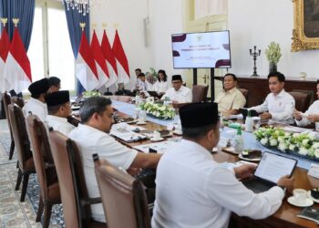 Presiden Prabowo gelar Ratas Pemberdayaan Masyarakat dengan jajaran kabinetnya. (dok. PCO RI)
