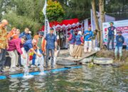 PT Semen Padang Lepaskan 1.500 Ekor Ikan Bilih ke Danau Diatas
