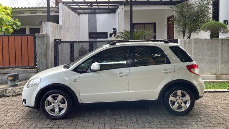 Cekidot! Ini Daftar Mobkas Mewah dengan Harga Dibawah Rp150 Juta 1 Suzuki X Over 2011. (dok. carousel)