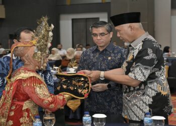 Dialog Nasional IKA Unand: Menaker dan Gubernur Sumbar Bahas Prospek Ekonomi di Masa Pemerintahan Baru