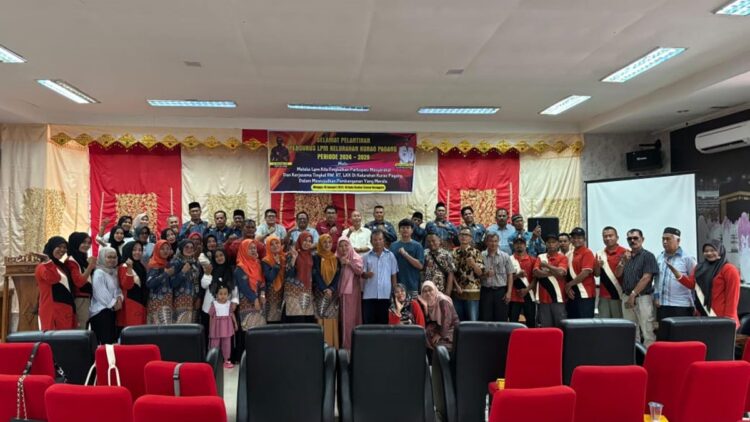Wakil Ketua DPRD Padang Mastilizal Aye menghadiri pelantikan pengurus LPM Kurao Pagang. (Foto: Dok. Istimewa)