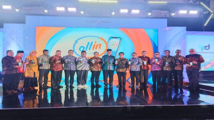 Bank Nagari Luncurkan Ollin by Nagari dan Undian Tabungan Berhadiah, Aznil Azwar Raih Pajero Sport 1 Acara Grand Launching Super Apps Ollin by Nagari dan Penarikan Undian Tabungan Berhadiah Bank Nagari di The ZHM Premiere Hotel, Kamis (23/1). (Foto: Istimewa)