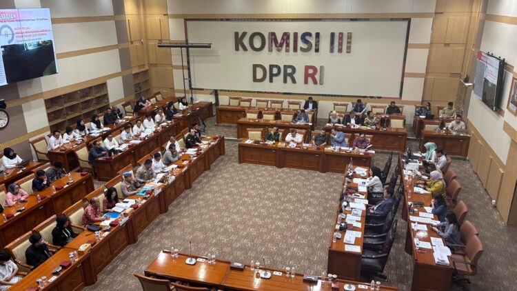 Ungkap Kasus Kematian Rahmad Vaisandri, Andre Rosiade: Komisi III DPR akan Panggil Kapolres Metro Jaktim 1 Komisi III DPR RI mengggelar RDP terkait kasus kematian Rahmad Vaisandri. (Foto: Dok. Tim AR)