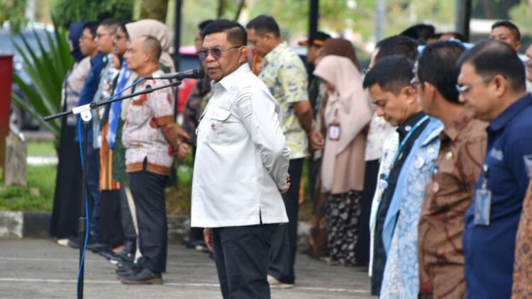 Apel Perdana di 2025, Kinerja ASN Pemko Padang Menuai Apresiasi 1 Apel perdana Pemko Padang usai libur nataru. (dok. Humas Pemko Padang)