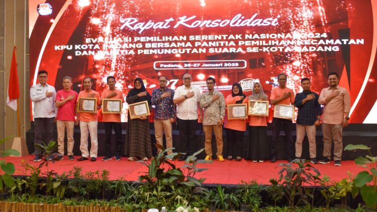 Apresiasi KPU Kota Padang, Pj Wako Bersyukur Pilkada 2024 Berjalan Sukses 1 Evaluasi pelaksanaan Pilkada serentak 2024 KPU Padang. (dok. istimewa)