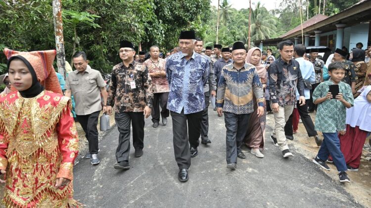 Gubernur Mahyeldi Tegaskan Kemajuan Nagari Berarti Kemajuan bagi Sumatera Barat 1 Kunjungan Gubernur Mahyeldi ke Nagari Koto Dalam, Kabupaten Padang Pariaman. (dok. adpsb)