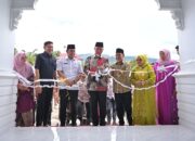 Resmikan Masjid SMAN 1 Sumbar, Mahyeldi: Pusat Pembentukan Pelajar untuk Menjadi Manusia Seutuhnya