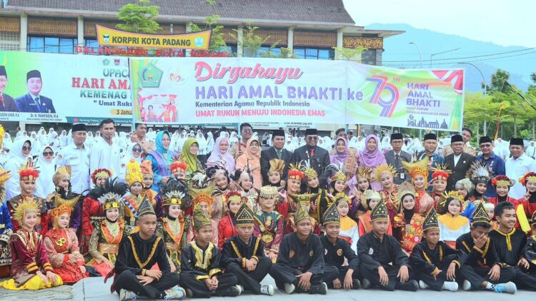 Upacara HAB ke-79, Pj Sekda Yosefriawan: Mari Ciptakan Kerukunan Menuju Indonesia Emas 1 Peringatan Hari Amal Bhakti (HAB) ke-79 di Pemko Padang. (dok. istimewa)