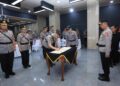 Pimpin Sertijab, Irjen Pol Sandi Tekankan Humas Fungsi Utama Polri 3 Sertijab perwira tinggi di jajaran Divhumas Mabes Polri. (dok. Divhumas)