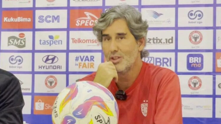 Bali United Ingin Ulang Kenangan Juara Liga 1 2019 saat Hadapi Semen Padang di Stadion GHAS 1 Pelatih Bali United Stefano Cugurra yang kerap disapa Teco saat wawancarai di Padang, Minggu (19/1/2025). (Antara/Fandi Yogari)
