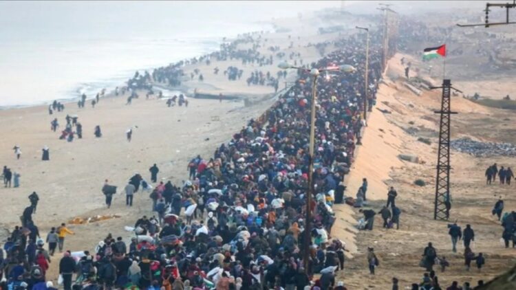 Ilustrasi pergerakan warga Palestina dari wilayah selatan ke wilayah utara Jalur Gaza. /ANTARA/Anadolu/py