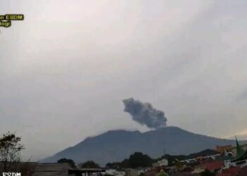 Erupsi Gunung Marapi Lontarkan Abu Vulkanik Setinggi 700 Meter, Hujan Abu Sempat Terjadi di Tanah Datar