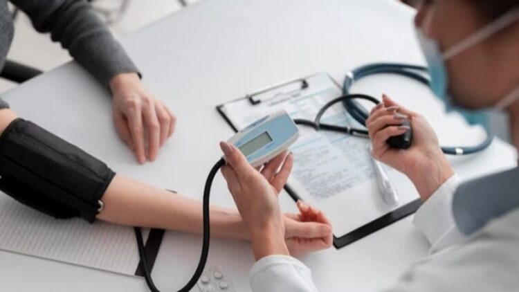 Ilustrasi cek kesehatan gratis. (Foto: freepick)