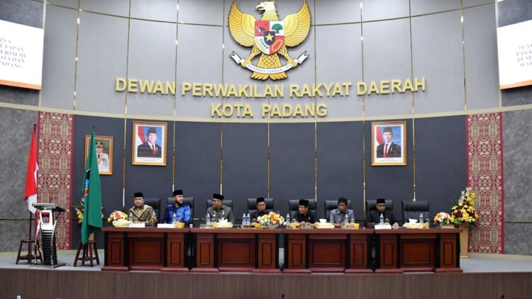 DPRD Padang Sahkan Fadly-Maigus Jadi Wali Kota dan Wakil Wali Kota Padang 2025-2030 1 DPRD Padang sahkan Fadli Amran jadi Wali Kota dan Wakil Wali Kota Padang 2025-2029. (dok. Prokopim)